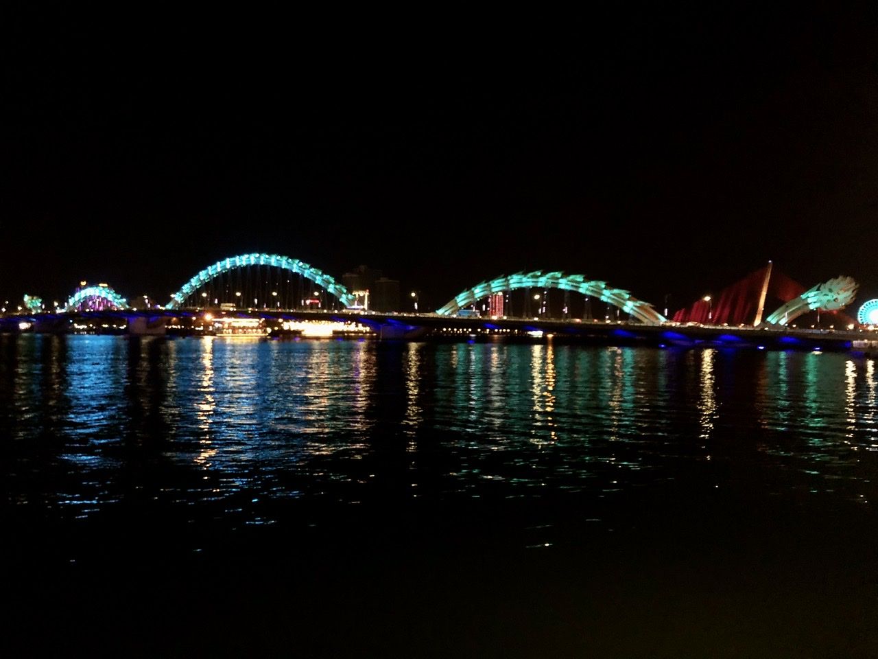 Dragon Bridge at night